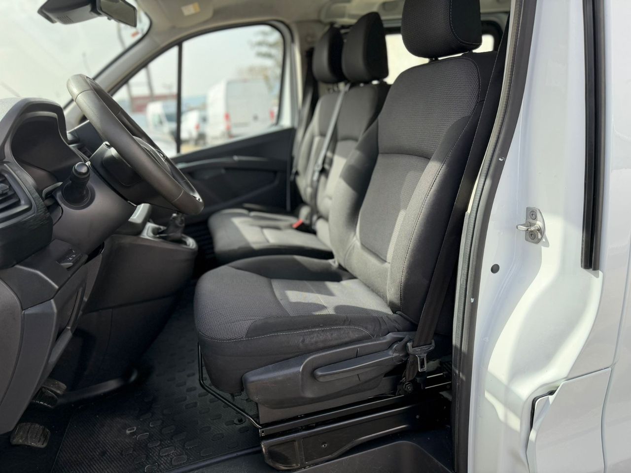 Renault Trafic Combi 2.0 dci 110 CV - foto 5