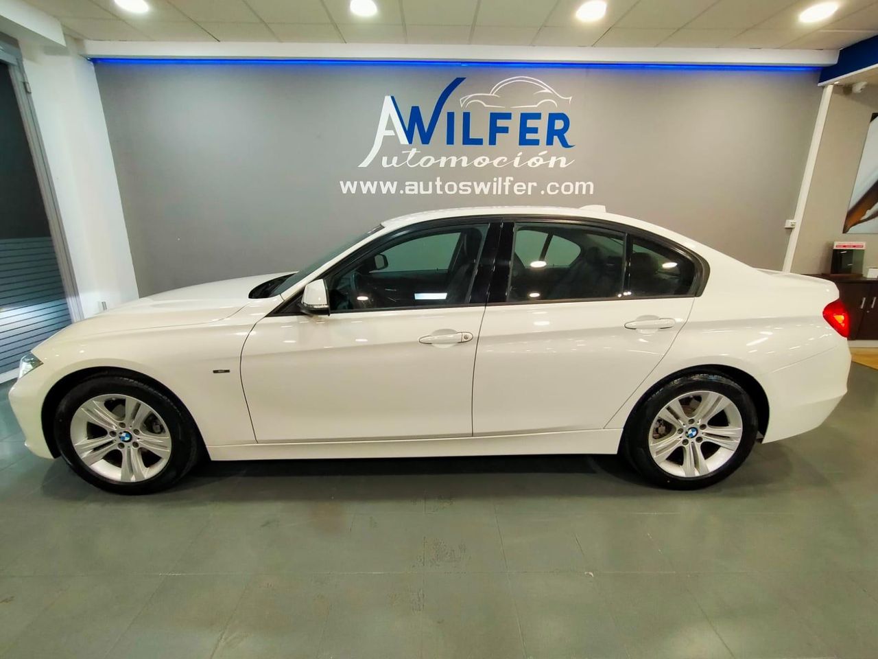 BMW Serie 3 318d Berlina Aut. - foto 3