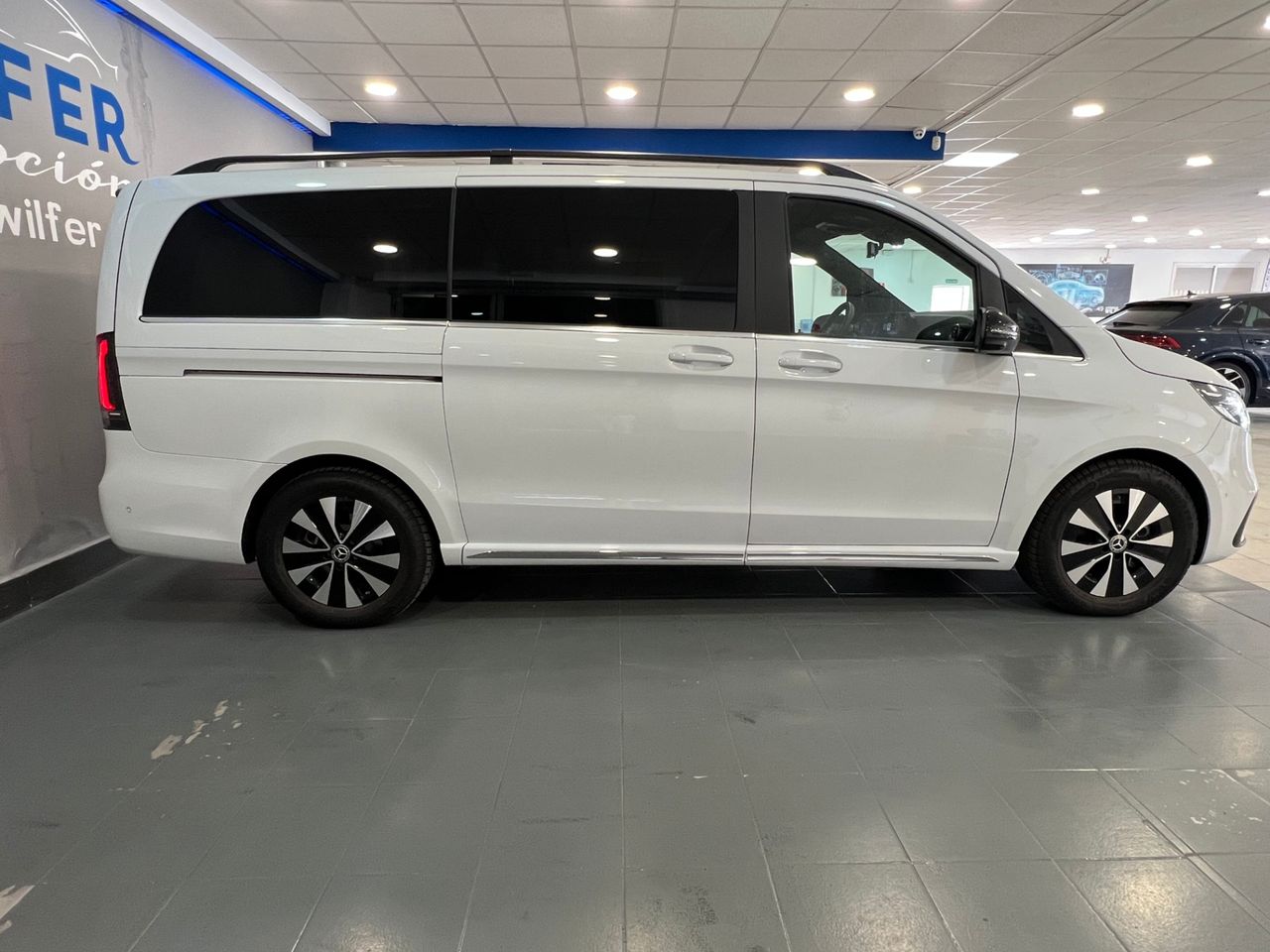 Mercedes EQV 300 Largo - foto 3