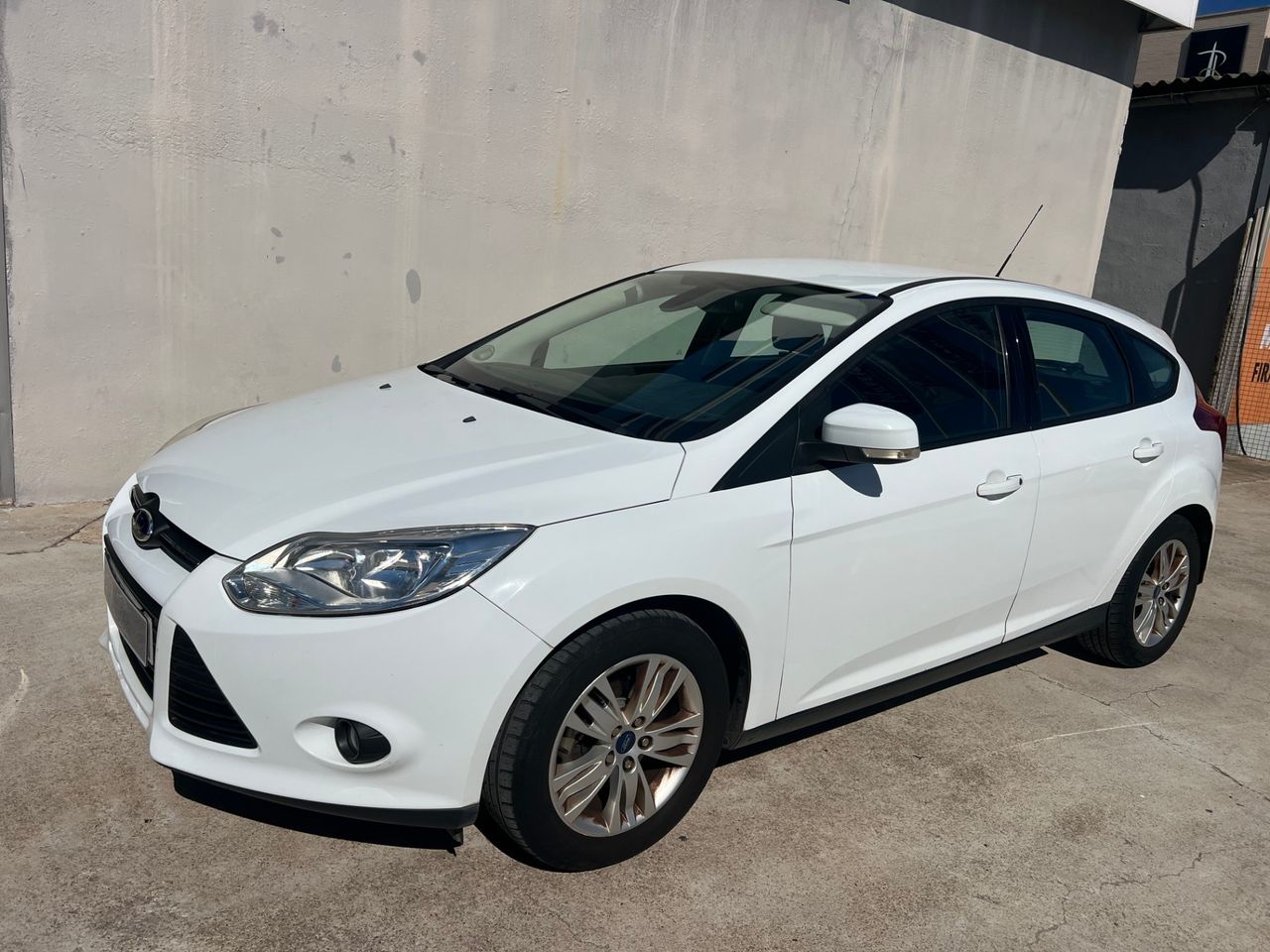 Ford Focus Sedan Trend 1.6 Ti-VCT 105 CV - foto 2