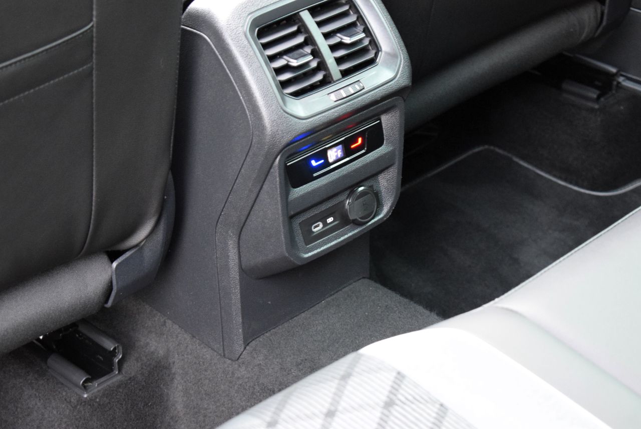 Volkswagen Tiguan R-Line 2.0 TDI 150 cv DSG 5p. - Foto 29