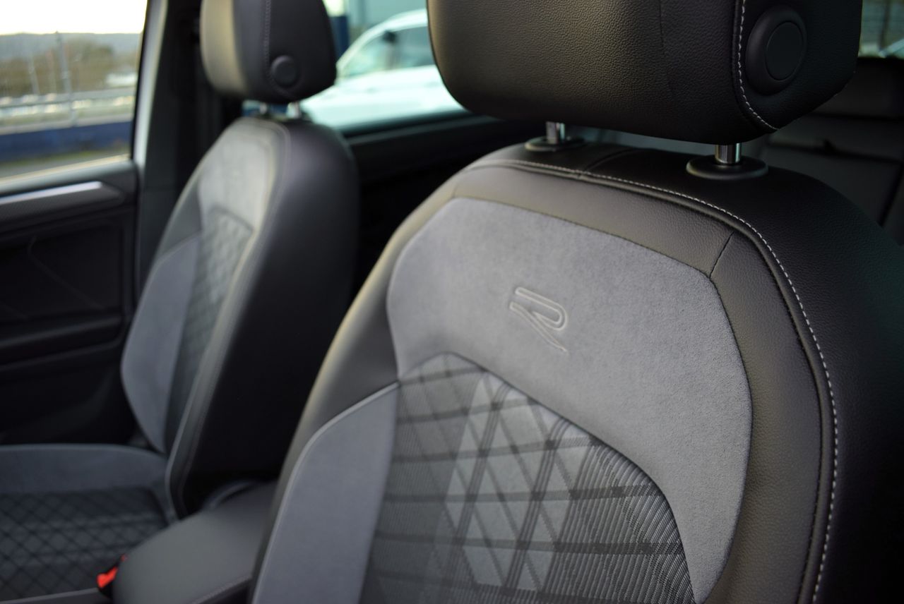 Volkswagen Tiguan R-Line 2.0 TDI 150 cv DSG 5p. - Foto 23