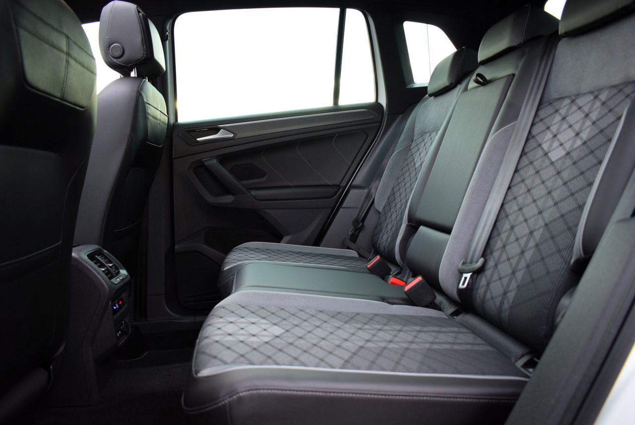 Volkswagen Tiguan R-Line 2.0 TDI 150 cv DSG 5p. - Foto 28