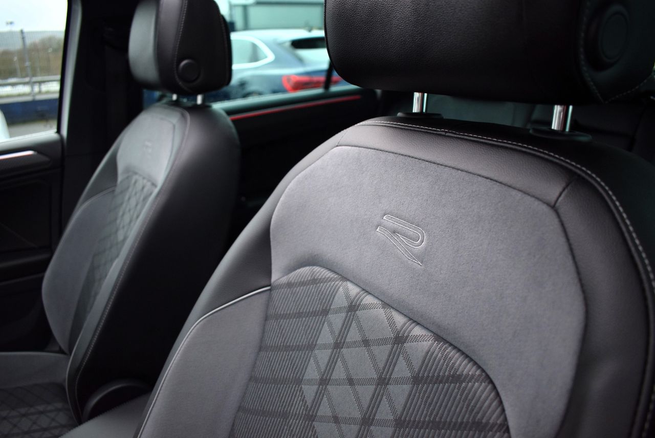 Volkswagen Tiguan R-Line 2.0 TDI 150 cv DSG 5p. - Foto 16