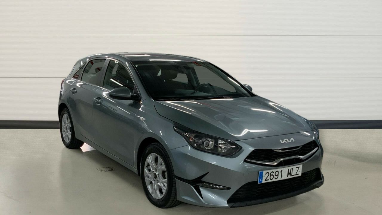 Mitsubishi  de segunda mano - kia ceed 2023 /