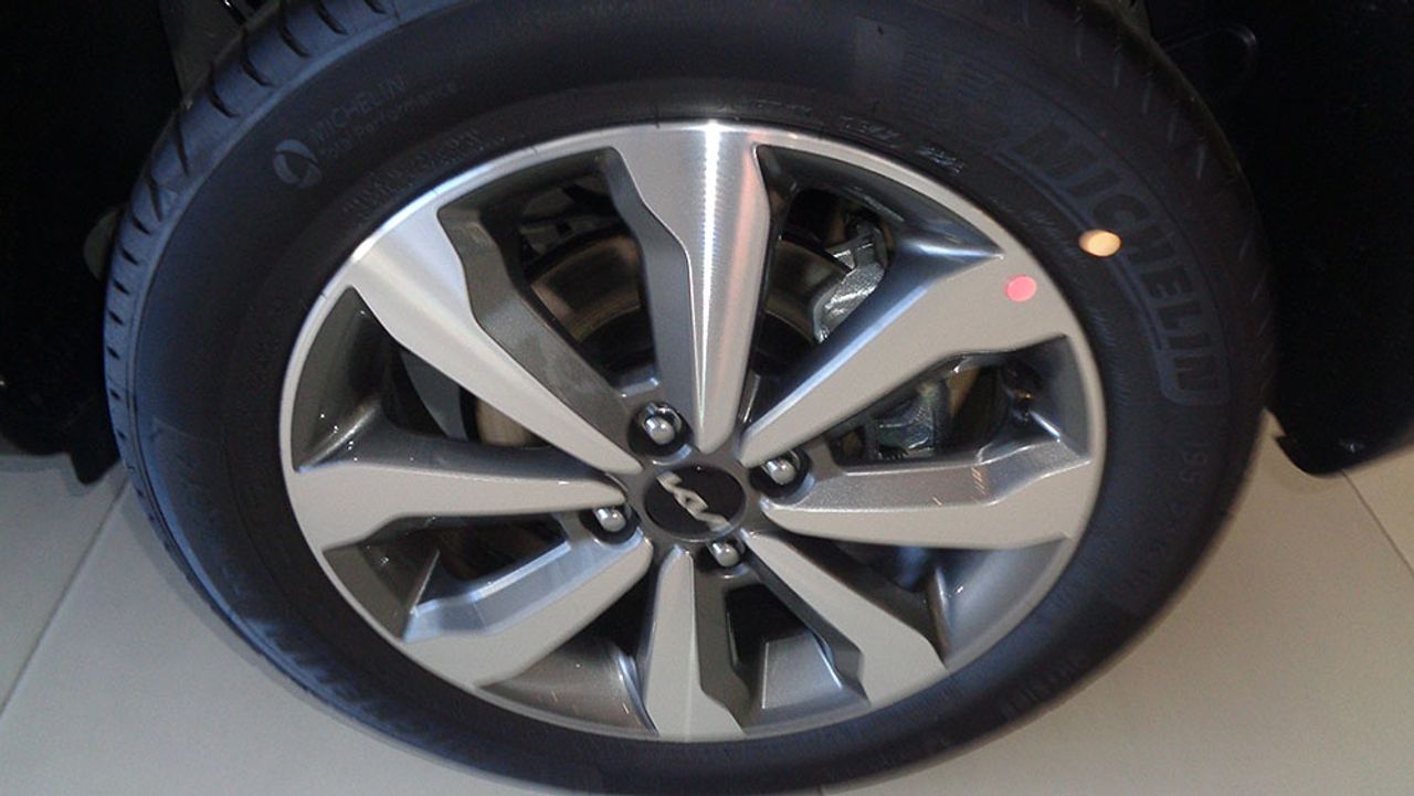 kia stonic 2024 / foto grande (3)