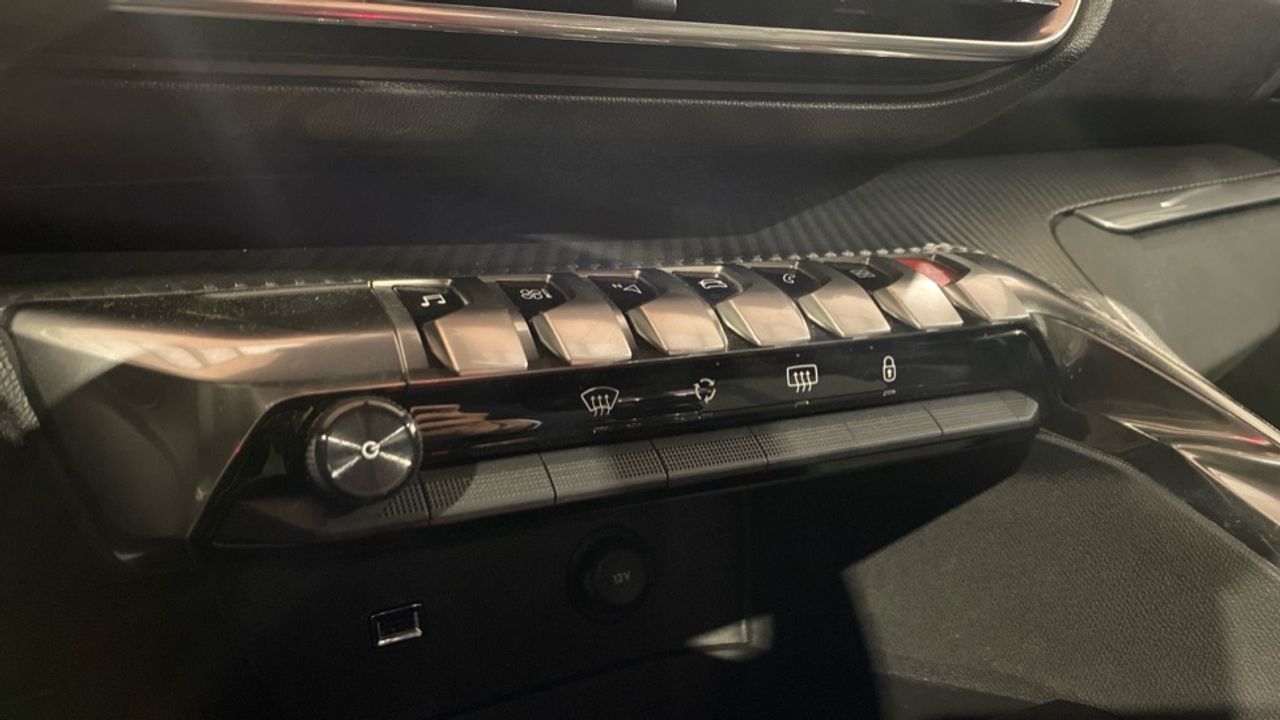 Peugeot 3008 PureTech 130 S&S Allure Pack 96 kW (130 CV) - foto 24