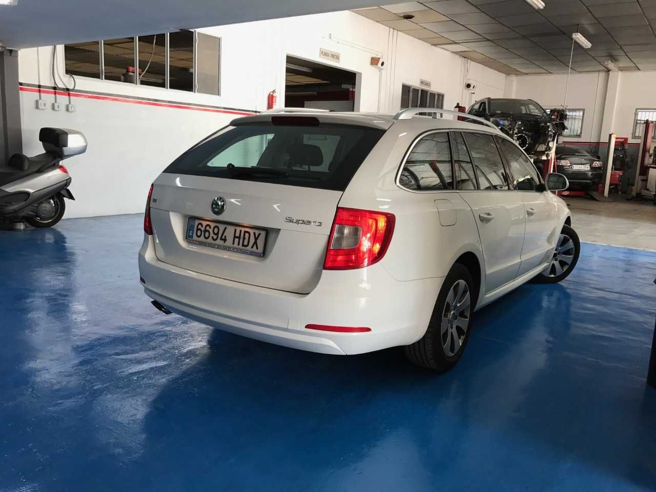 skoda superb  combi 2011 / foto grande (3)