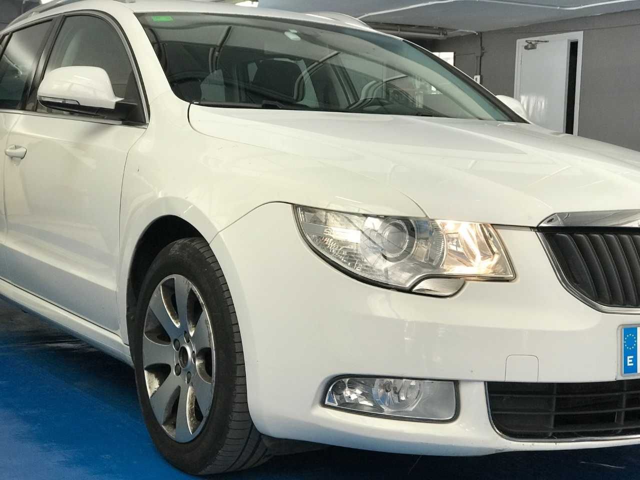 skoda superb  combi 2011 / foto grande (2)