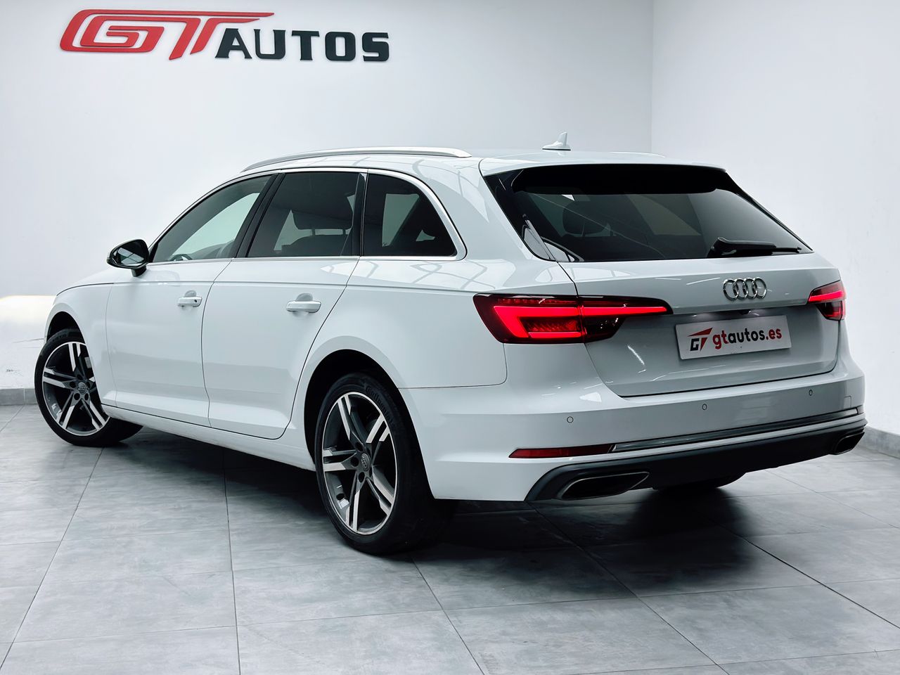 audi a4 avant 2019 /