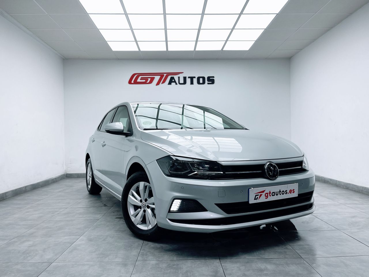 Volante multifuncion de cuero  de segunda mano - volkswagen polo 2018 /