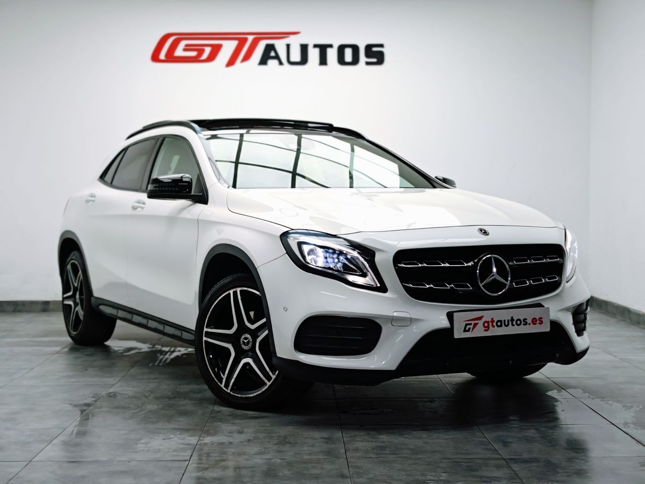 Coche con plegado remoto de asientos  de segunda mano - mercedes gla 2018 /