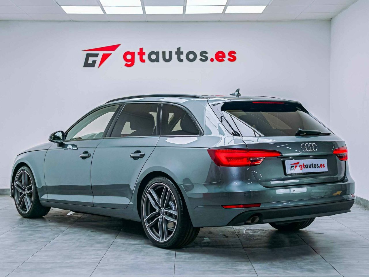 audi a4 2018 /