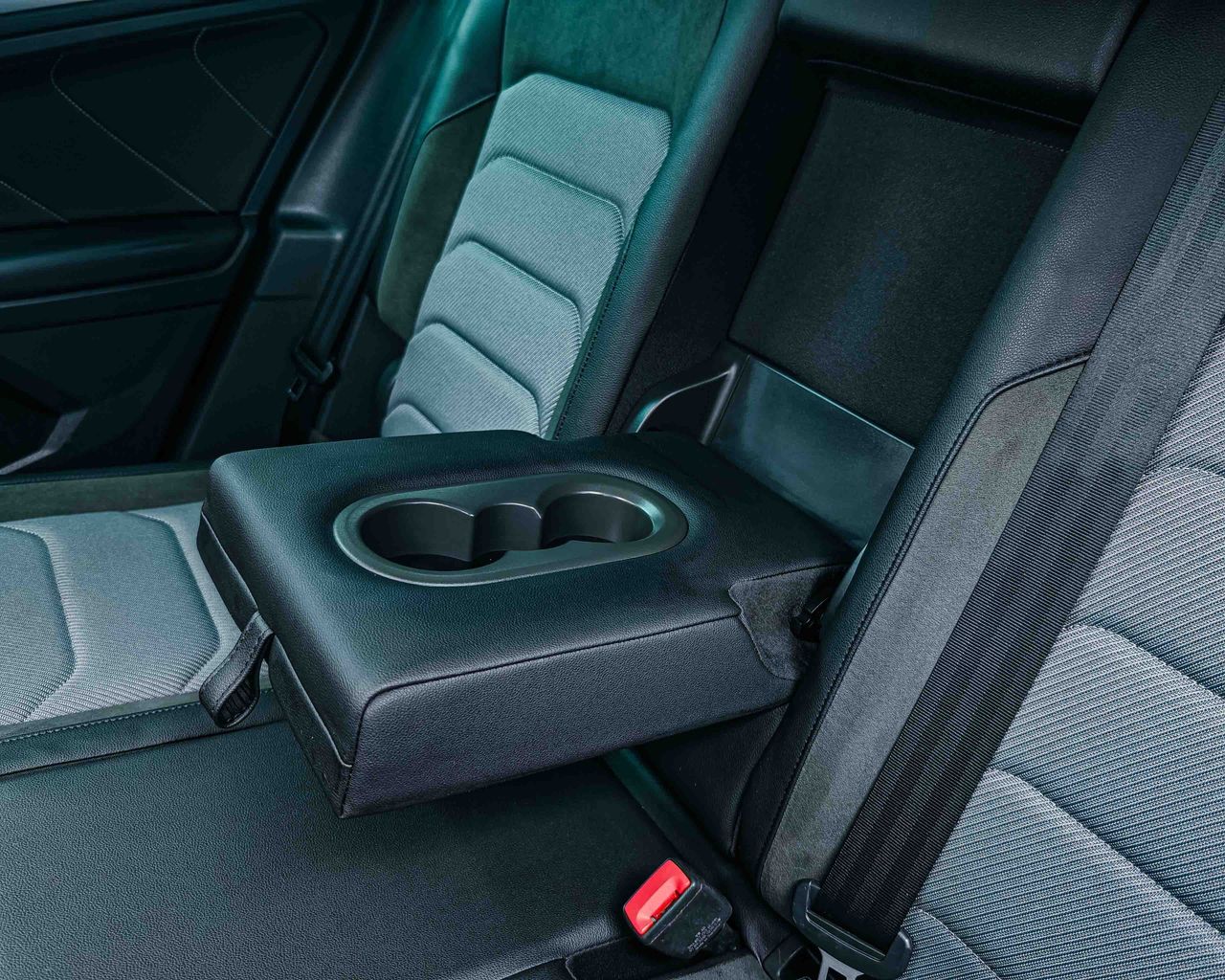 Volkswagen Tiguan 2.0 TDI R-Line DSG Sport BlueMotion 150CV - foto 32