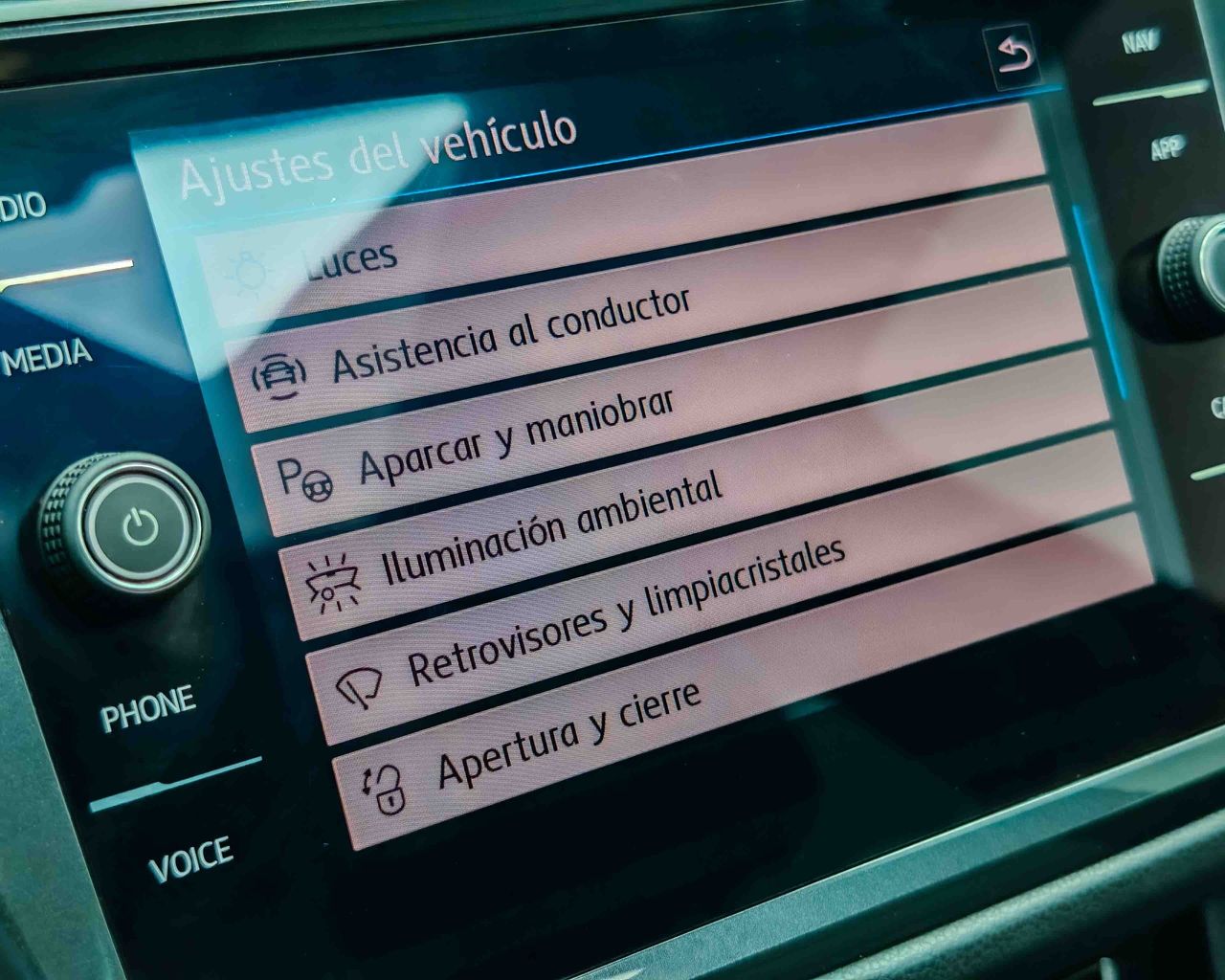 Volkswagen Tiguan 2.0 TDI R-Line DSG Sport BlueMotion 150CV - foto 27