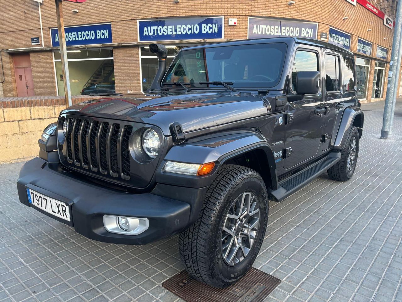 Coche hibrido con sensores de aparcamiento  de segunda mano - jeep wrangler 2022 /