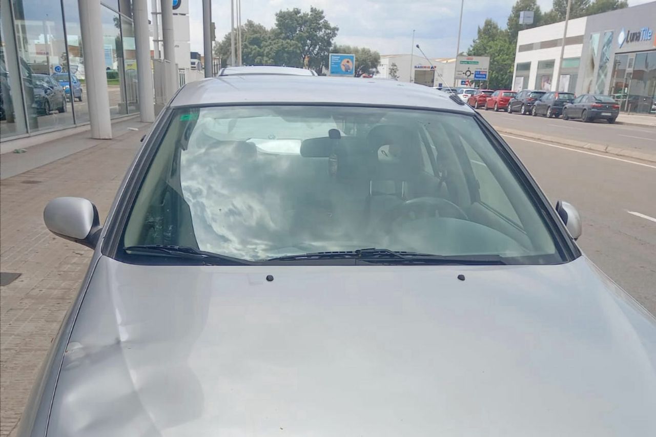 nissan almera 2001 /