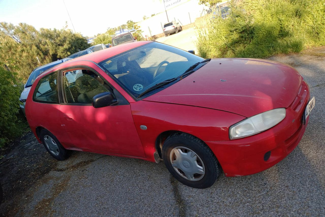 Foto mitsubishi colt 2001 /