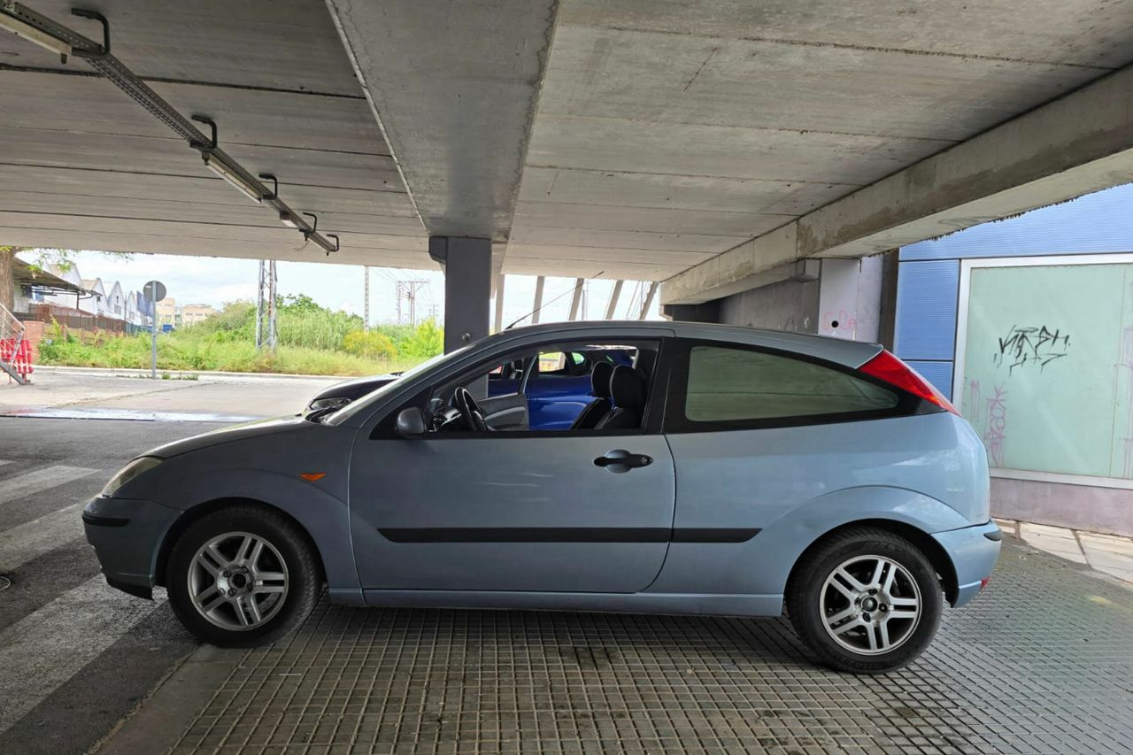 ford focus 2003 /