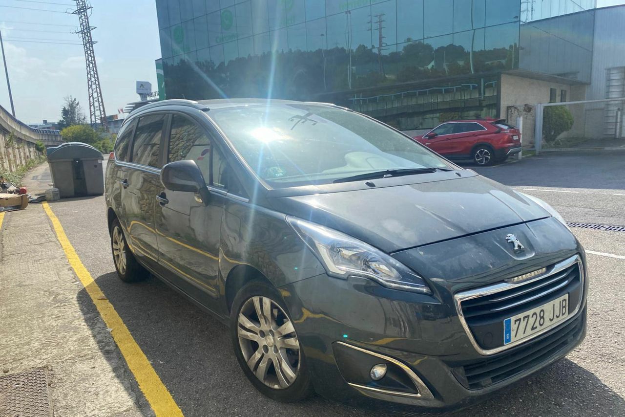 peugeot 5008 2015 /