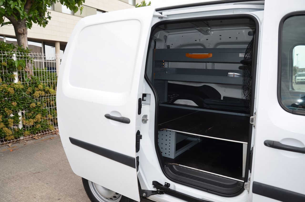 Renault Kangoo II FURGÓN PROFESIONAL 1.5 DCI 90CV E6 ESTANTERÍAS Y CAJONES HECHA TALLER / PUERTA LATERAL - Foto 7