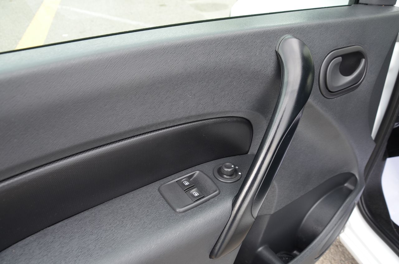 Renault Kangoo II FURGÓN PROFESIONAL 1.5 DCI 90CV E6 ESTANTERÍAS Y CAJONES HECHA TALLER / PUERTA LATERAL - Foto 3