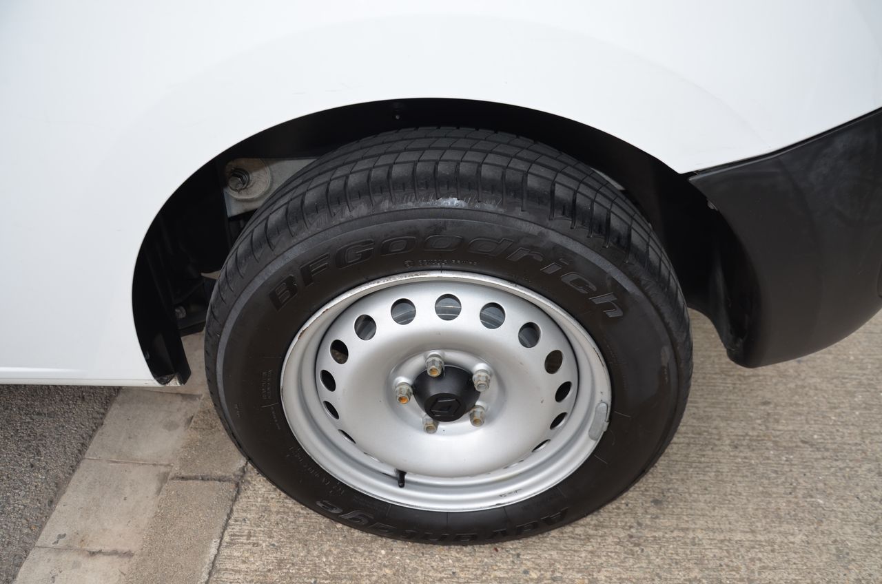 Renault Kangoo II FURGÓN PROFESIONAL 1.5 DCI 90CV E6 ESTANTERÍAS Y CAJONES HECHA TALLER / PUERTA LATERAL - Foto 22