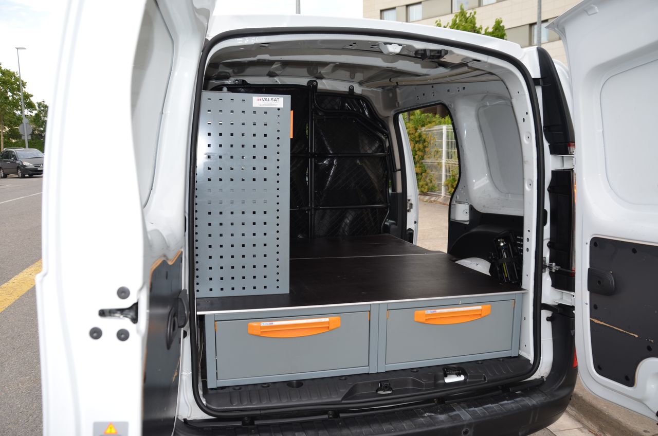 Renault Kangoo II FURGÓN PROFESIONAL 1.5 DCI 90CV E6 ESTANTERÍAS Y CAJONES HECHA TALLER / PUERTA LATERAL - Foto 13