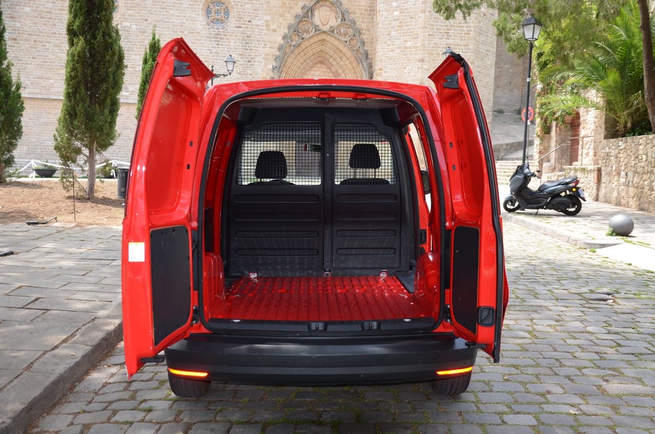 Volkswagen Caddy PROFESIONAL FURGÓN BMT 2.0 TDI 75CV../ PACK CONFORT../  - Foto 26