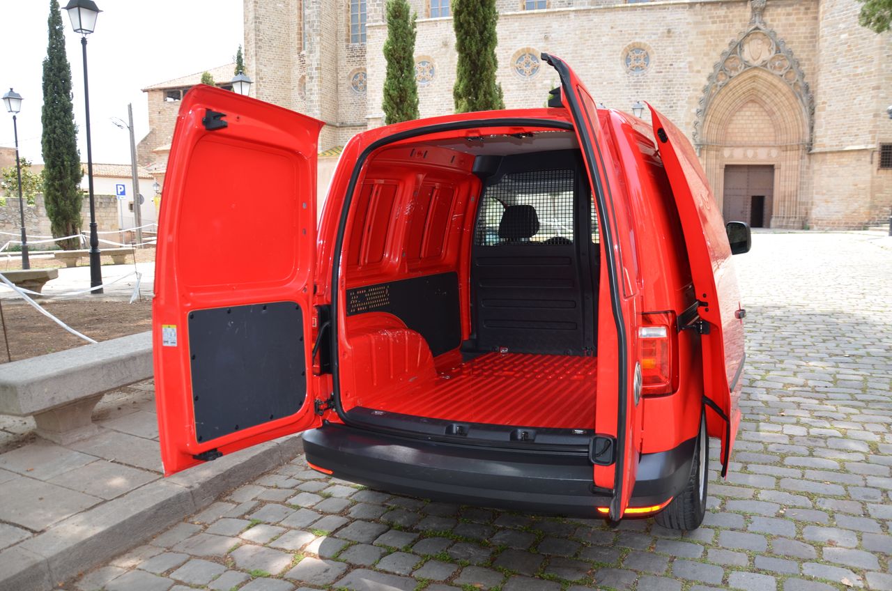 Volkswagen Caddy PROFESIONAL FURGÓN BMT 2.0 TDI 75CV../ PACK CONFORT../  - Foto 28