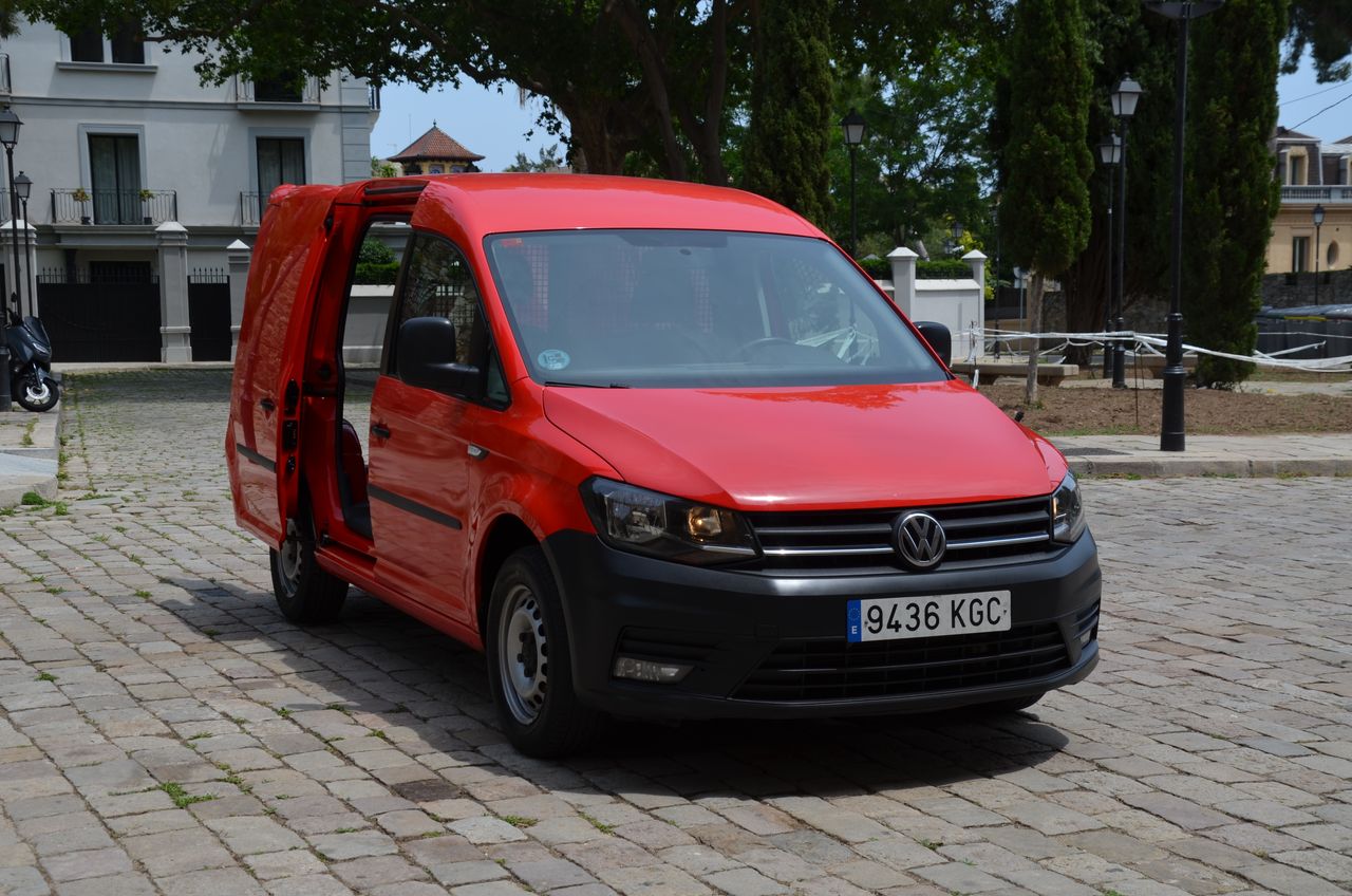 Volkswagen Caddy PROFESIONAL FURGÓN BMT 2.0 TDI 75CV../ PACK CONFORT../  - Foto 23