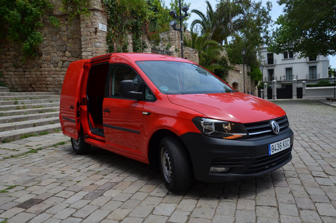 Volkswagen Caddy PROFESIONAL FURGÓN BMT 2.0 TDI 75CV../ PACK CONFORT../  - Foto 17