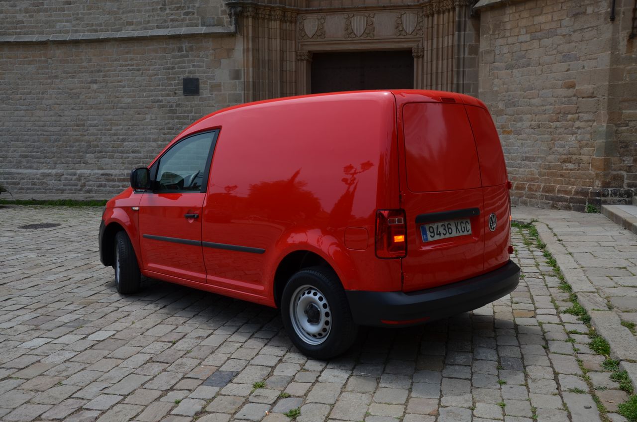 Volkswagen Caddy PROFESIONAL FURGÓN BMT 2.0 TDI 75CV../ PACK CONFORT../  - Foto 14