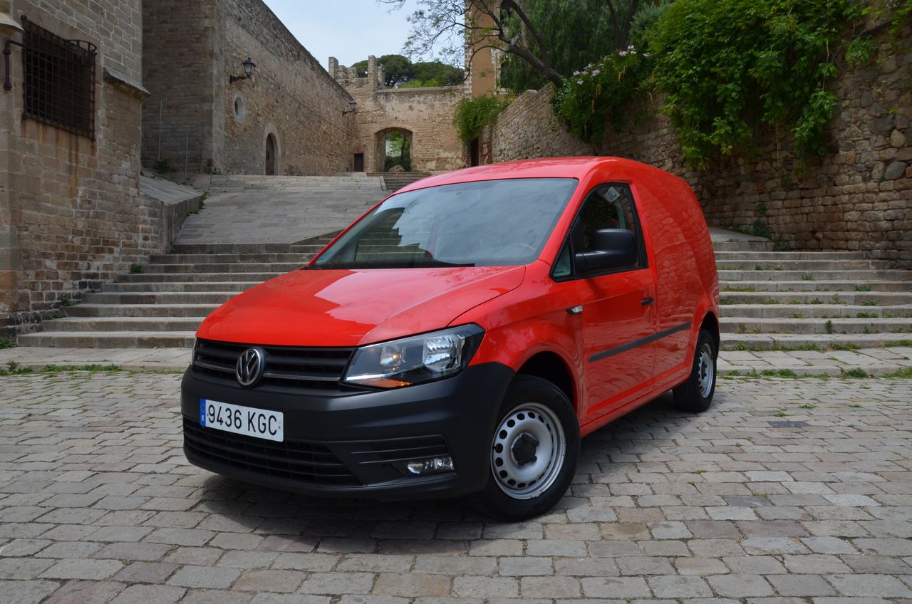 Volkswagen Caddy PROFESIONAL FURGÓN BMT 2.0 TDI 75CV../ PACK CONFORT../  - Foto 13