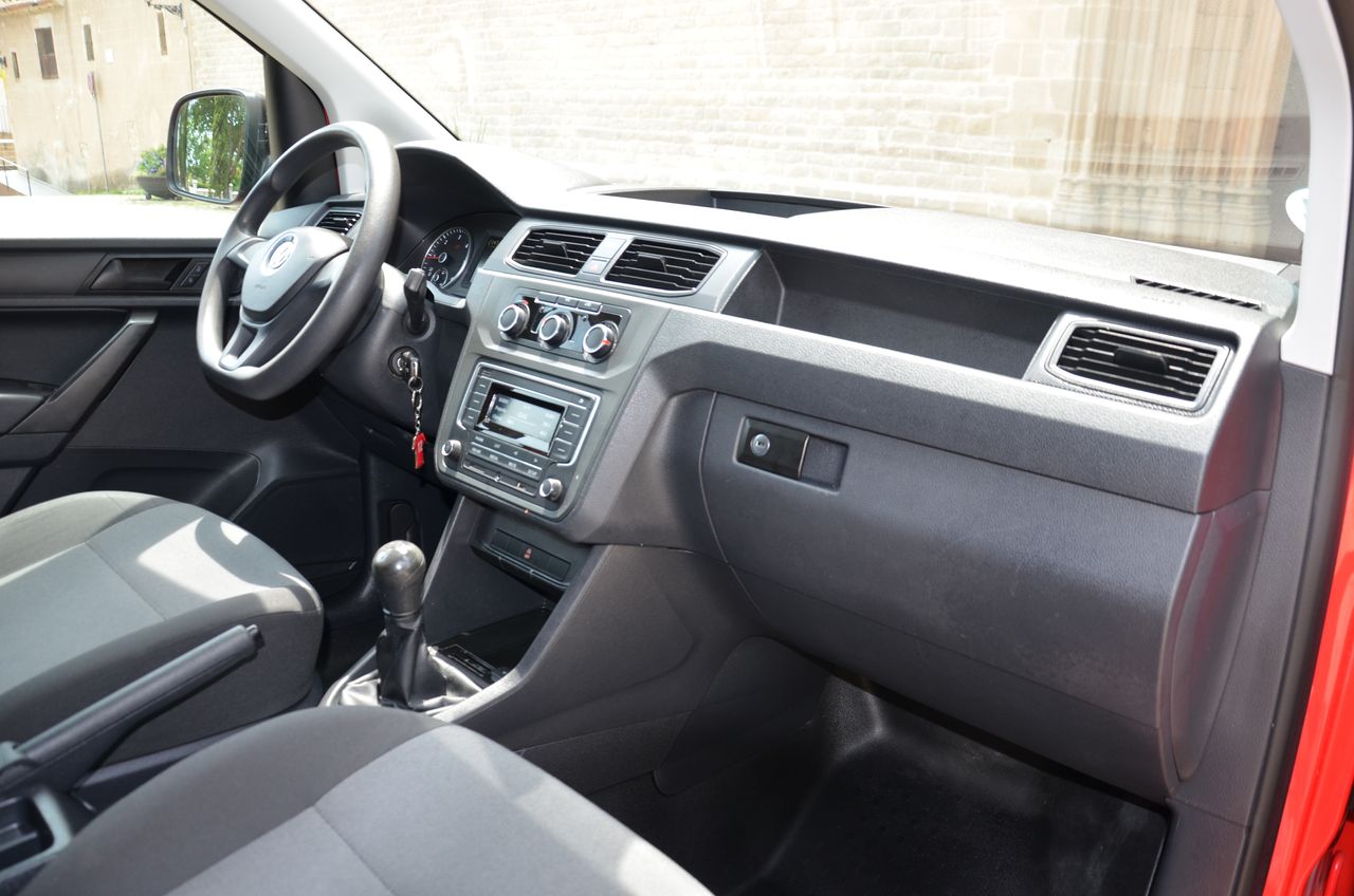 Volkswagen Caddy PROFESIONAL FURGÓN BMT 2.0 TDI 75CV../ PACK CONFORT../  - Foto 19