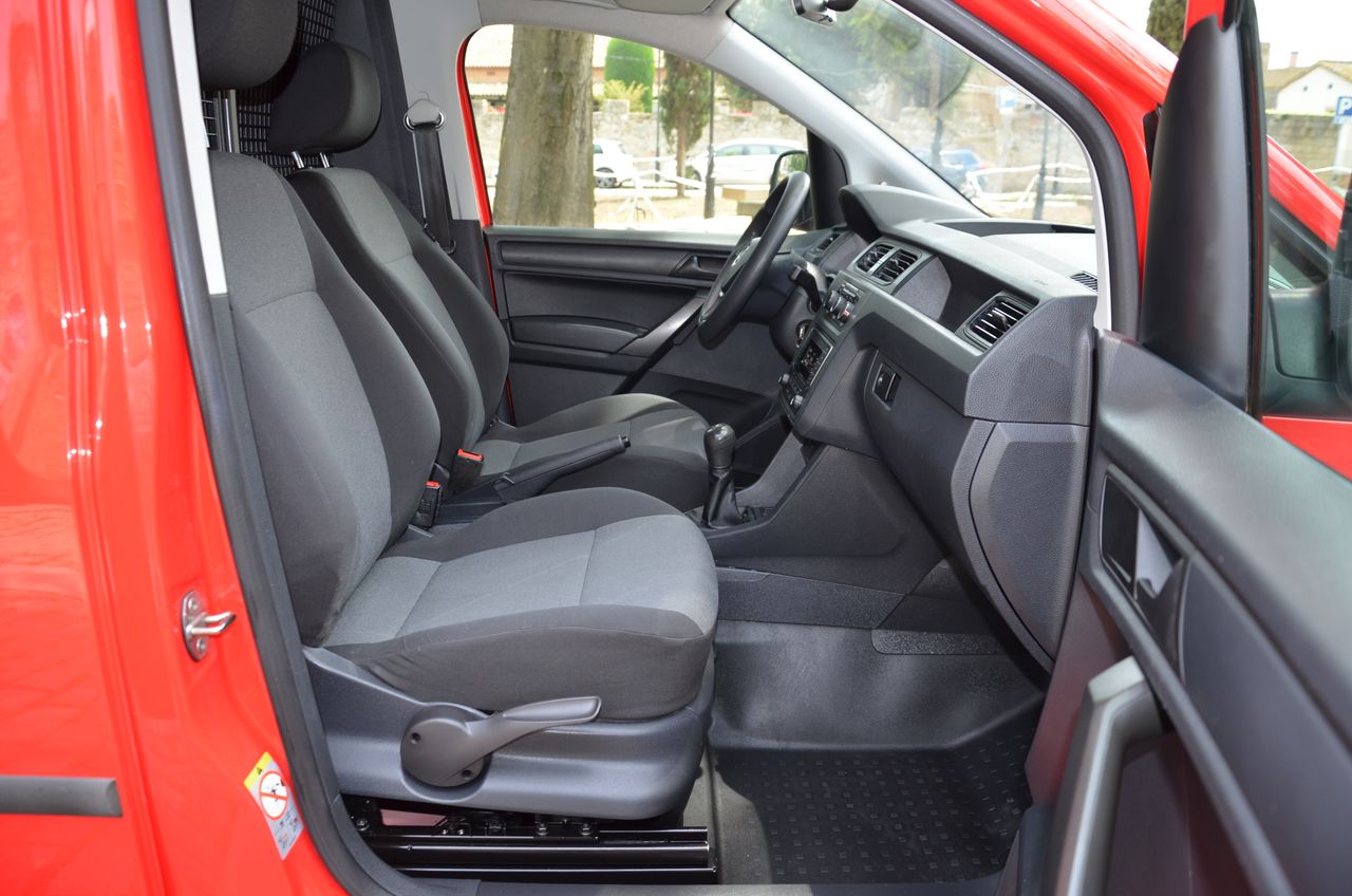 Volkswagen Caddy PROFESIONAL FURGÓN BMT 2.0 TDI 75CV../ PACK CONFORT../  - Foto 21