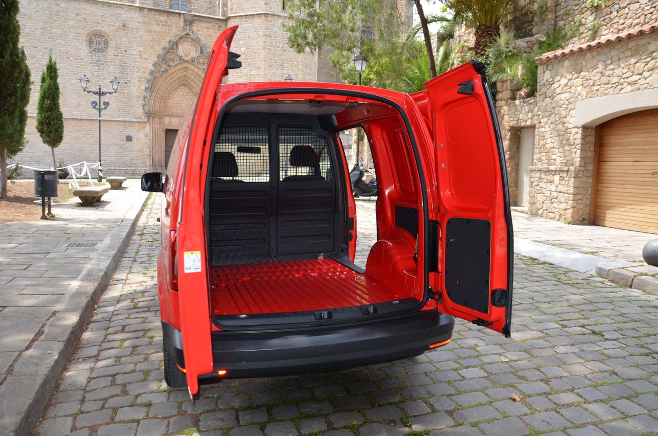 Volkswagen Caddy PROFESIONAL FURGÓN BMT 2.0 TDI 75CV../ PACK CONFORT../  - Foto 27