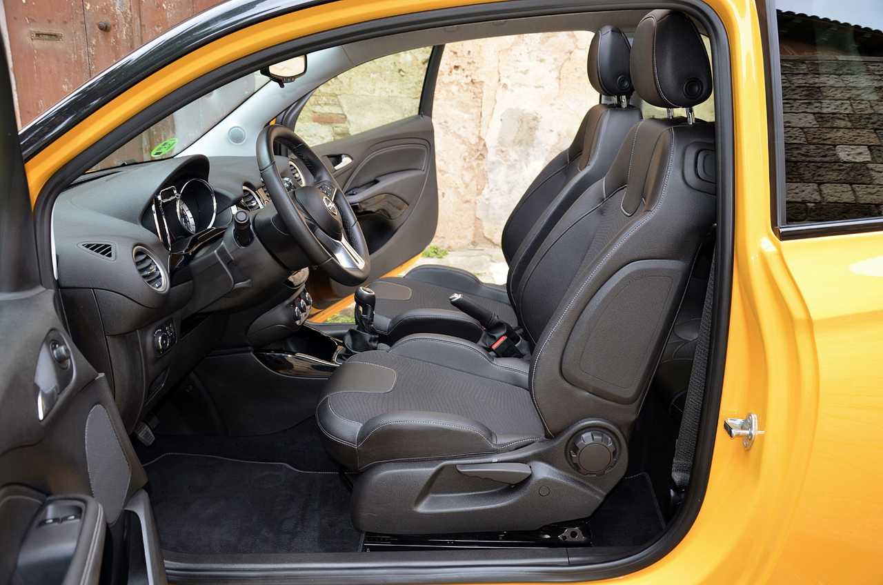 Opel Adam 1.0 XFT ROCKS 3 PUERTAS ../ EDICIÓN LIMITADA../ SÓLO 25.000 KM../ TECHO DESCAPOTABLE - Foto 4