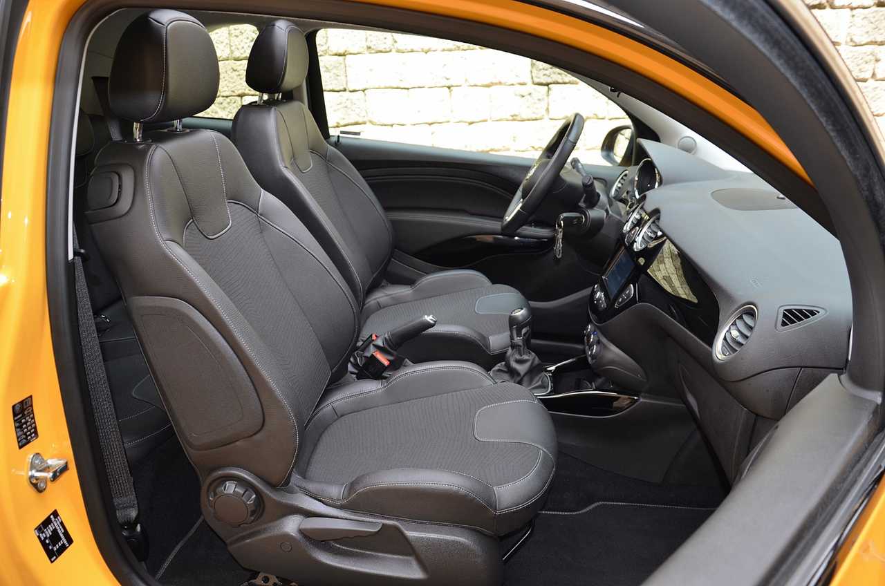 Opel Adam 1.0 XFT ROCKS 3 PUERTAS ../ EDICIÓN LIMITADA../ SÓLO 25.000 KM../ TECHO DESCAPOTABLE - Foto 38