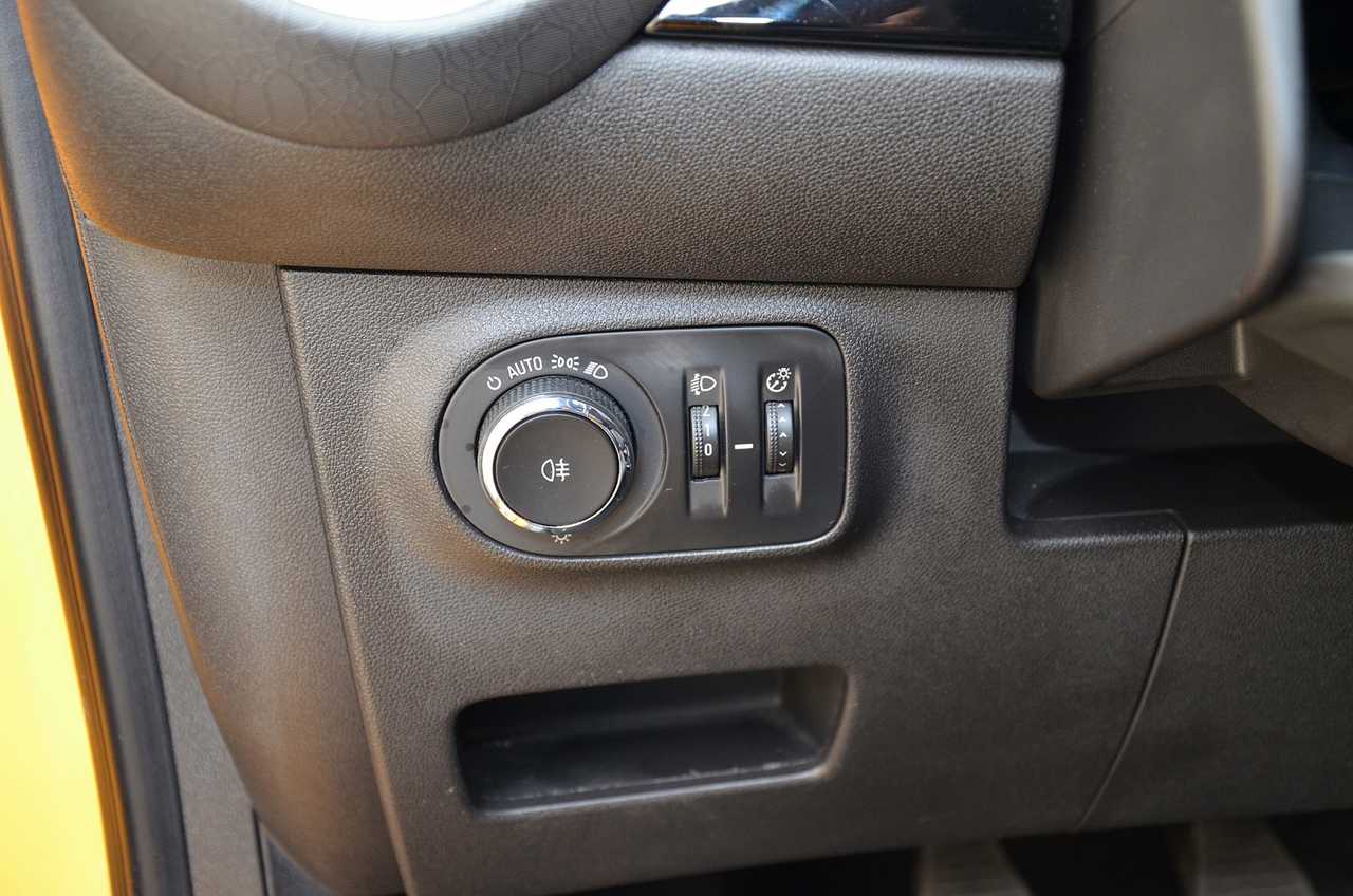 Opel Adam 1.0 XFT ROCKS 3 PUERTAS ../ EDICIÓN LIMITADA../ SÓLO 25.000 KM../ TECHO DESCAPOTABLE - Foto 6