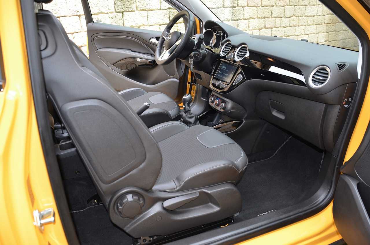 Opel Adam 1.0 XFT ROCKS 3 PUERTAS ../ EDICIÓN LIMITADA../ SÓLO 25.000 KM../ TECHO DESCAPOTABLE - Foto 40