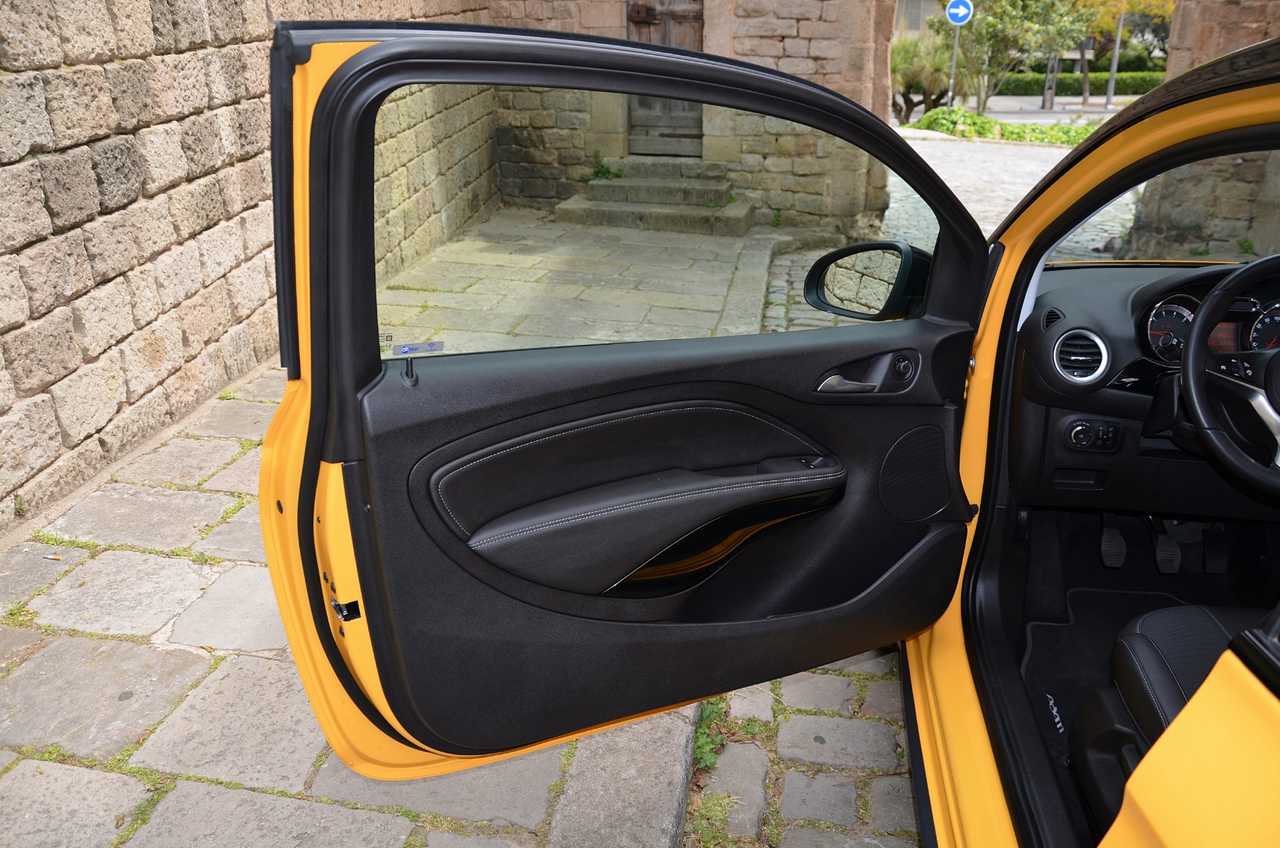 Opel Adam 1.0 XFT ROCKS 3 PUERTAS ../ EDICIÓN LIMITADA../ SÓLO 25.000 KM../ TECHO DESCAPOTABLE - Foto 14