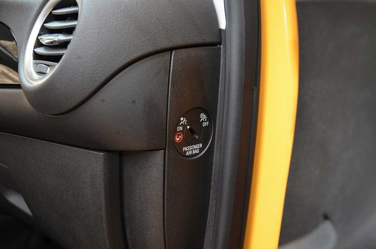 Opel Adam 1.0 XFT ROCKS 3 PUERTAS ../ EDICIÓN LIMITADA../ SÓLO 25.000 KM../ TECHO DESCAPOTABLE - Foto 29