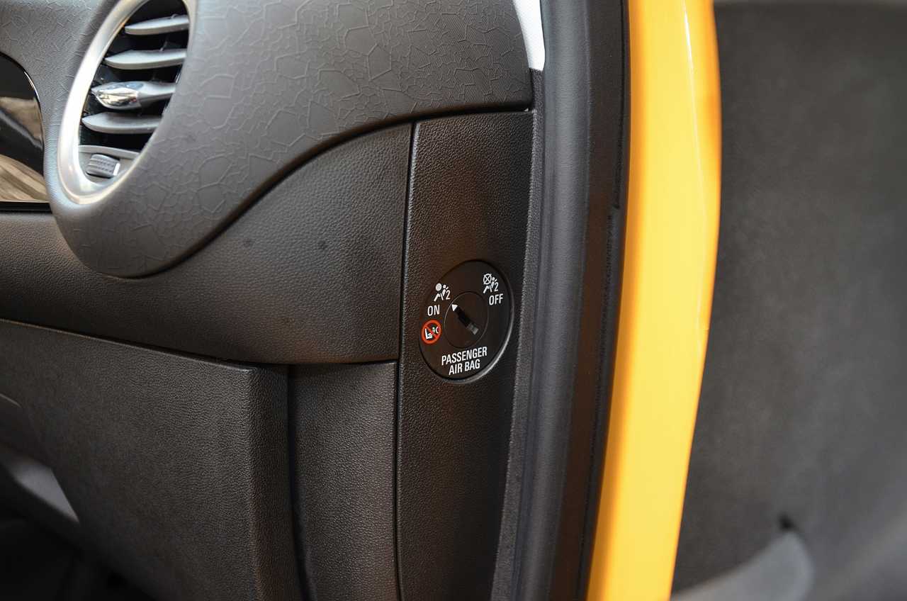 Opel Adam 1.0 XFT ROCKS 3 PUERTAS ../ EDICIÓN LIMITADA../ SÓLO 25.000 KM../ TECHO DESCAPOTABLE - Foto 29