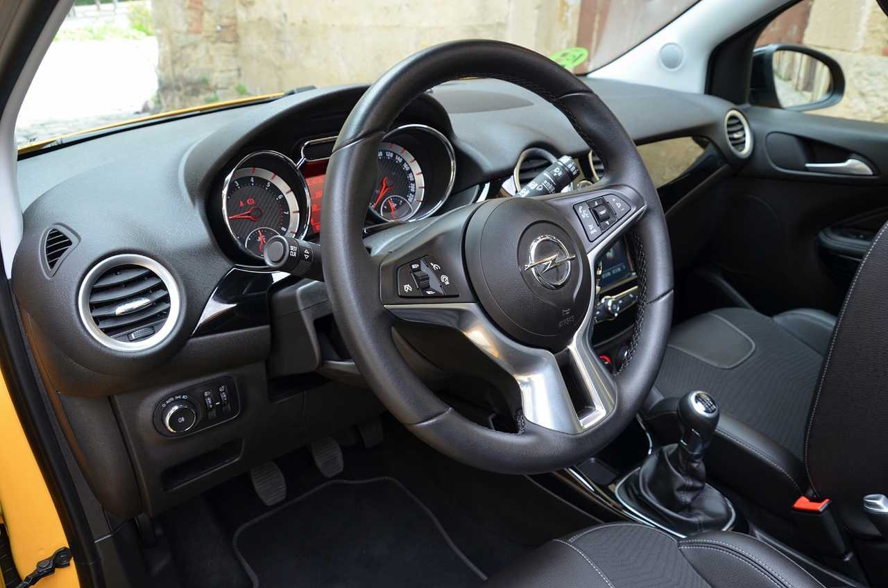 Opel Adam 1.0 XFT ROCKS 3 PUERTAS ../ EDICIÓN LIMITADA../ SÓLO 25.000 KM../ TECHO DESCAPOTABLE - Foto 42