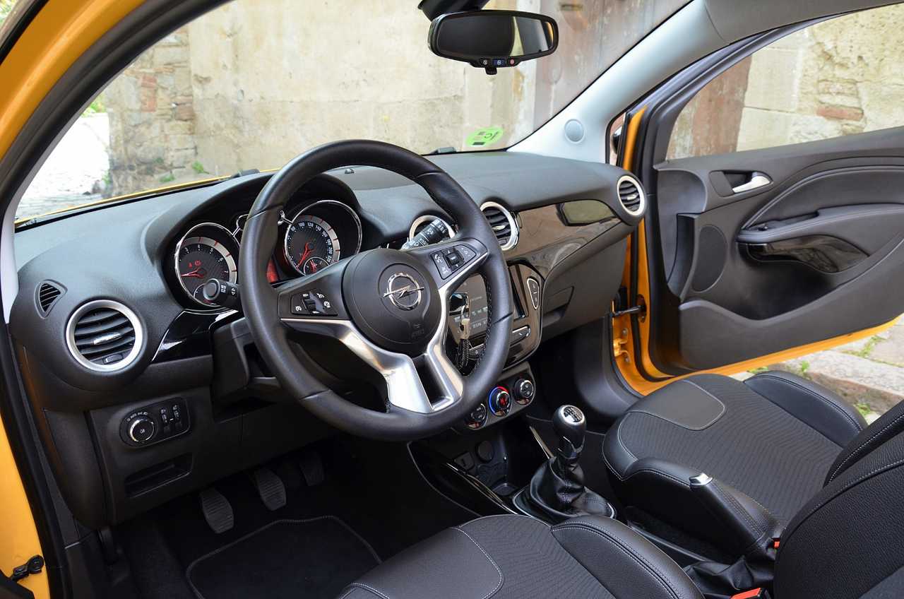 Opel Adam 1.0 XFT ROCKS 3 PUERTAS ../ EDICIÓN LIMITADA../ SÓLO 25.000 KM../ TECHO DESCAPOTABLE - Foto 3