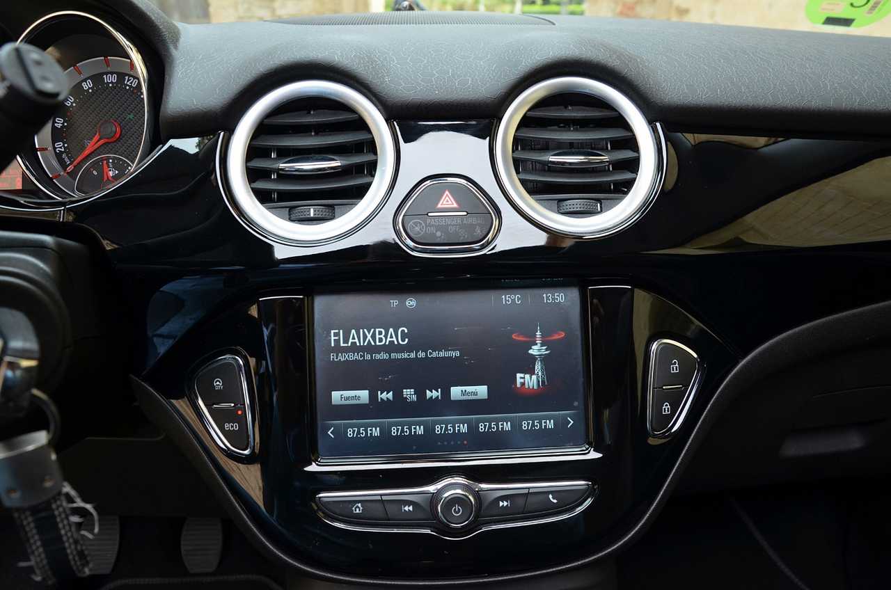 Opel Adam 1.0 XFT ROCKS 3 PUERTAS ../ EDICIÓN LIMITADA../ SÓLO 25.000 KM../ TECHO DESCAPOTABLE - Foto 33