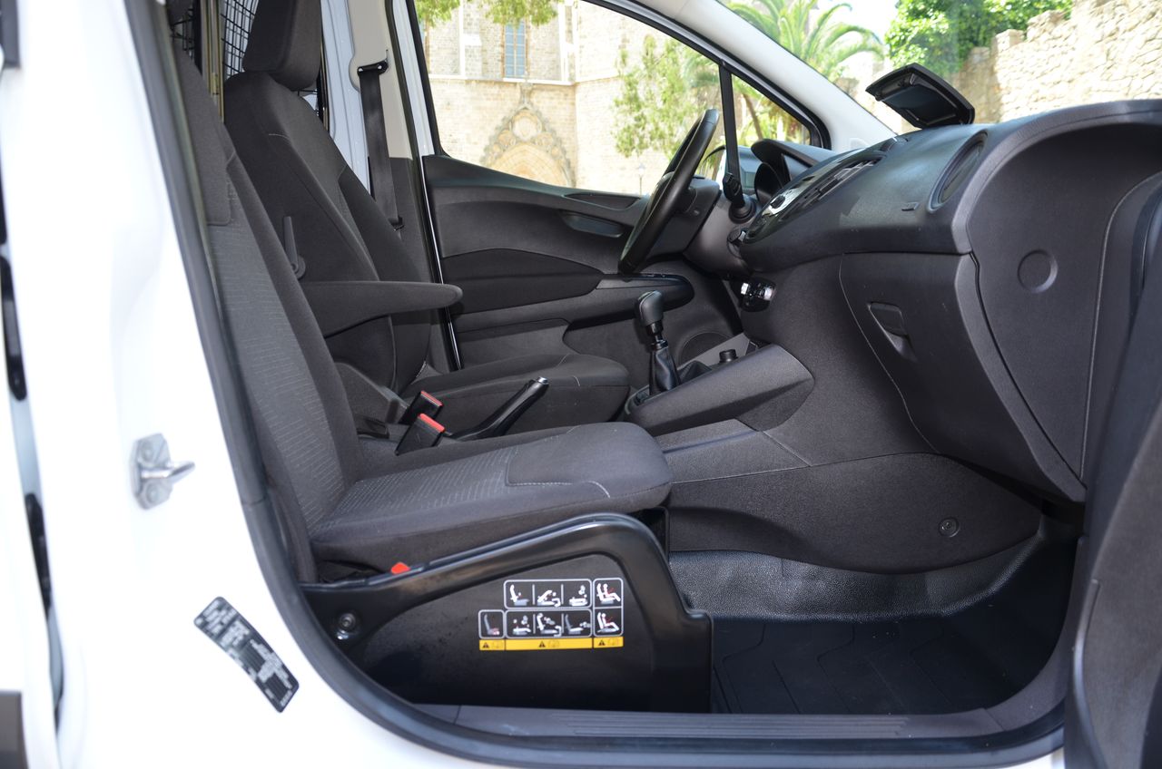 Ford Transit Courier 1.5TDCI TREND 75CV PUERTA LATERAL /  OFERTÓN..  - Foto 39