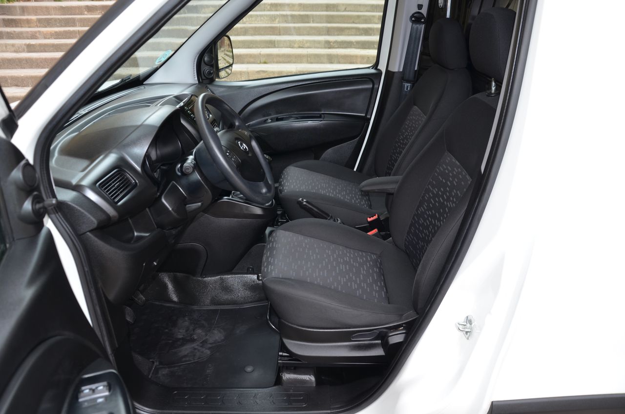 Opel Combo D CARGO L1 H1 1.3 CDTI 95CV MT5 E6 ETIQUETA C ( AZUL )  - Foto 5