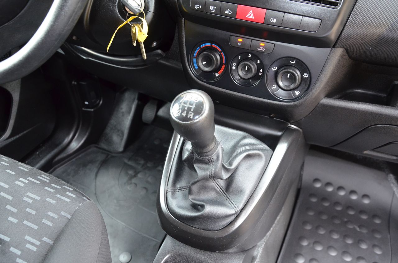 Opel Combo D CARGO L1 H1 1.3 CDTI 95CV MT5 E6 ETIQUETA C ( AZUL )  - Foto 32